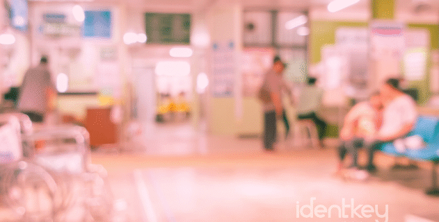 Descubra como um armário inteligente da Identkey reduz riscos em hospitais e clínicas com controle, segurança e rastreabilidade.