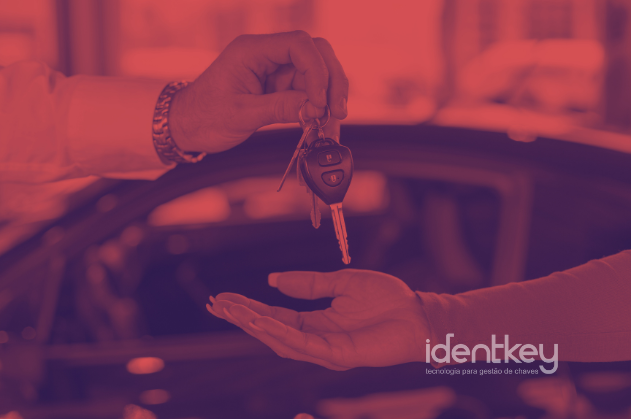 Showroom eficiente começa no atendimento. Descubra como a Identkey transforma a experiência do cliente com gestão inteligente de chaves