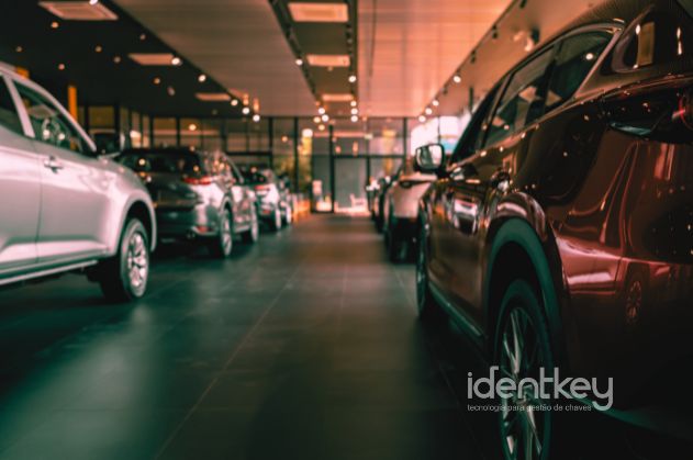 Veja como a gestão inteligente de chaves no showroom acelera test-drives, melhora o atendimento e aumenta as vendas.