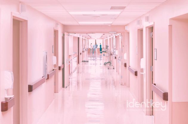 Veja como o controle de chaves em hospitais e clínicas fortalece segurança operacional, rastreabilidade e proteção patrimonial.