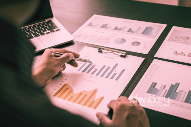 Entenda como rastreabilidade e controle fortalecem compliance, segurança e governança dentro das empresas.